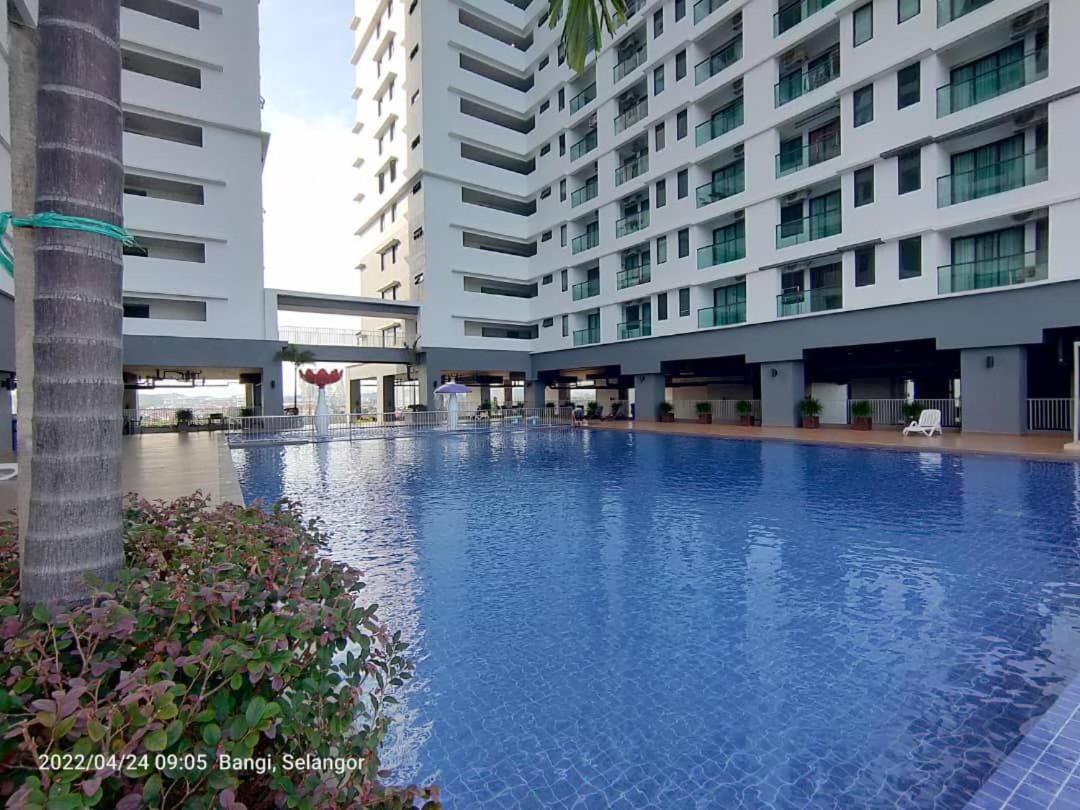 Hidayah Homestay Near Ukm And Ktm Station With High Speed Wifi - Pool & River View バンギ エクステリア 写真